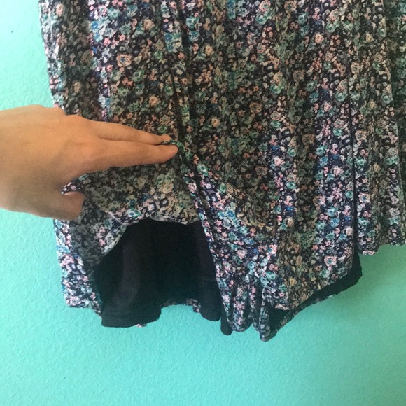 Summer Floral Romper 🌸💐 - Picture 4 of 7